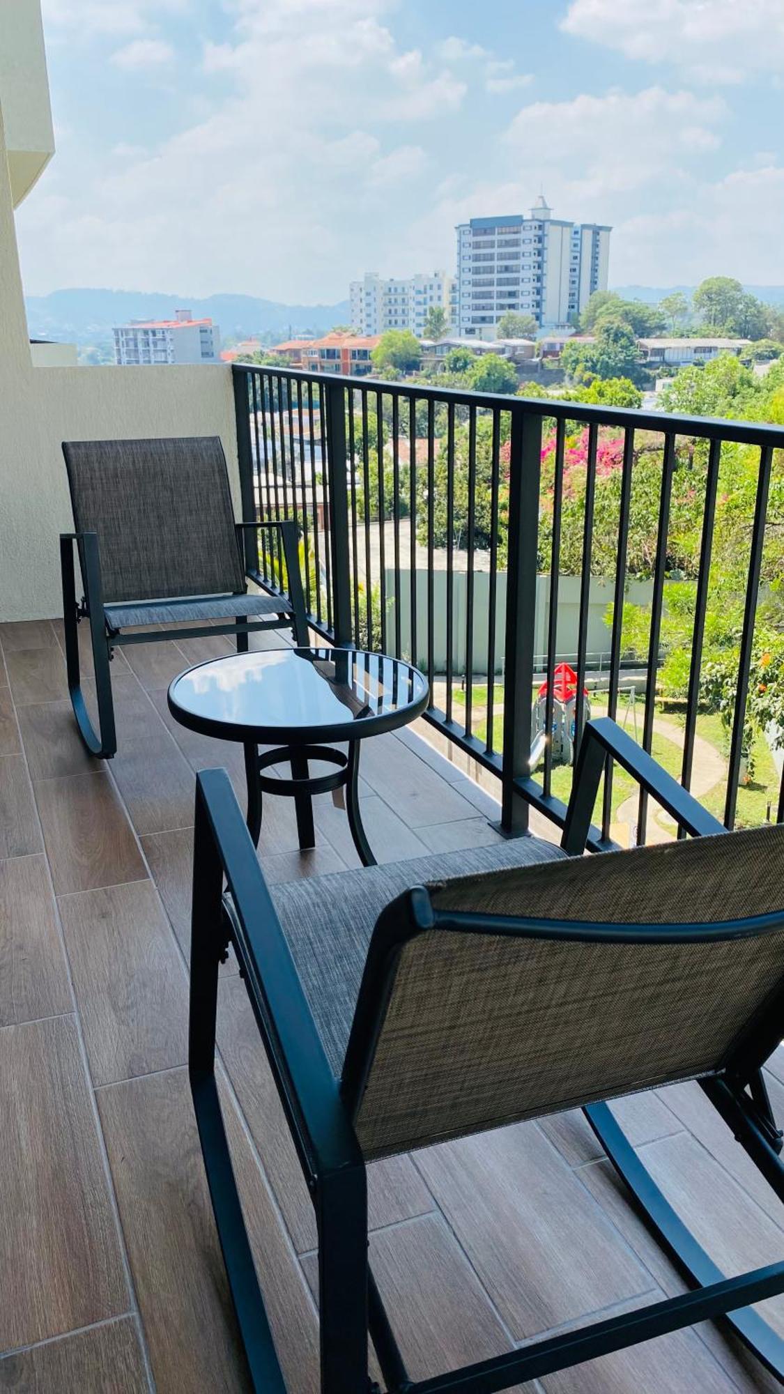Entire Beautiful Condo With Rooftop Pool And Gym 산살바도르 외부 사진