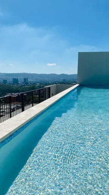 Entire Beautiful Condo With Rooftop Pool And Gym 산살바도르 외부 사진