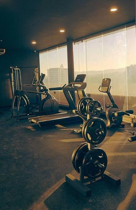 Entire Beautiful Condo With Rooftop Pool And Gym 산살바도르 외부 사진